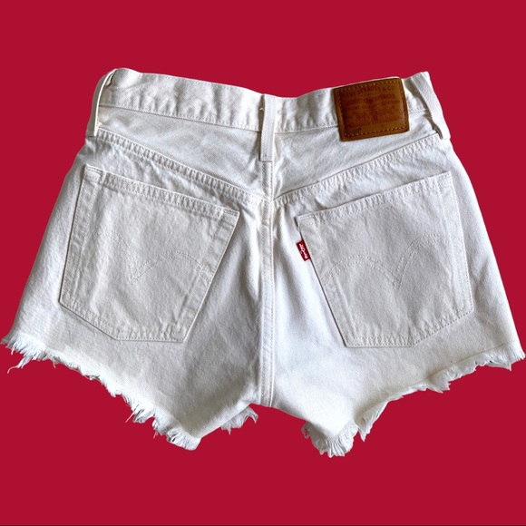 LEVI’S 501 CREAM COLORED SHORT JEAN SHORTS - Picture 2 of 6